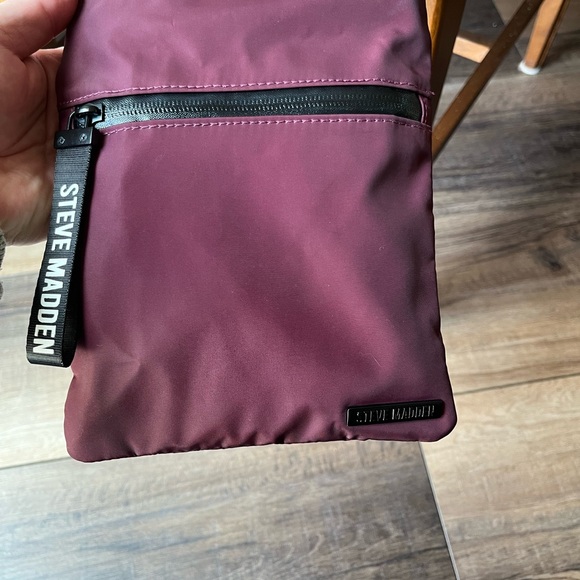 Steve Madden Zip Top Crossbody Bag 9X7” in Oxblood. Great for travel, phone! - Picture 11 of 11